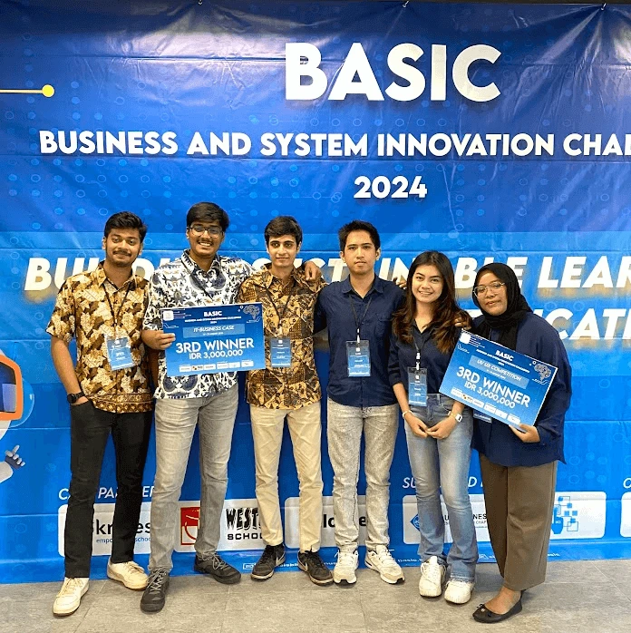 BASIC BINUS UI/UX competition team photo with the third-place award.